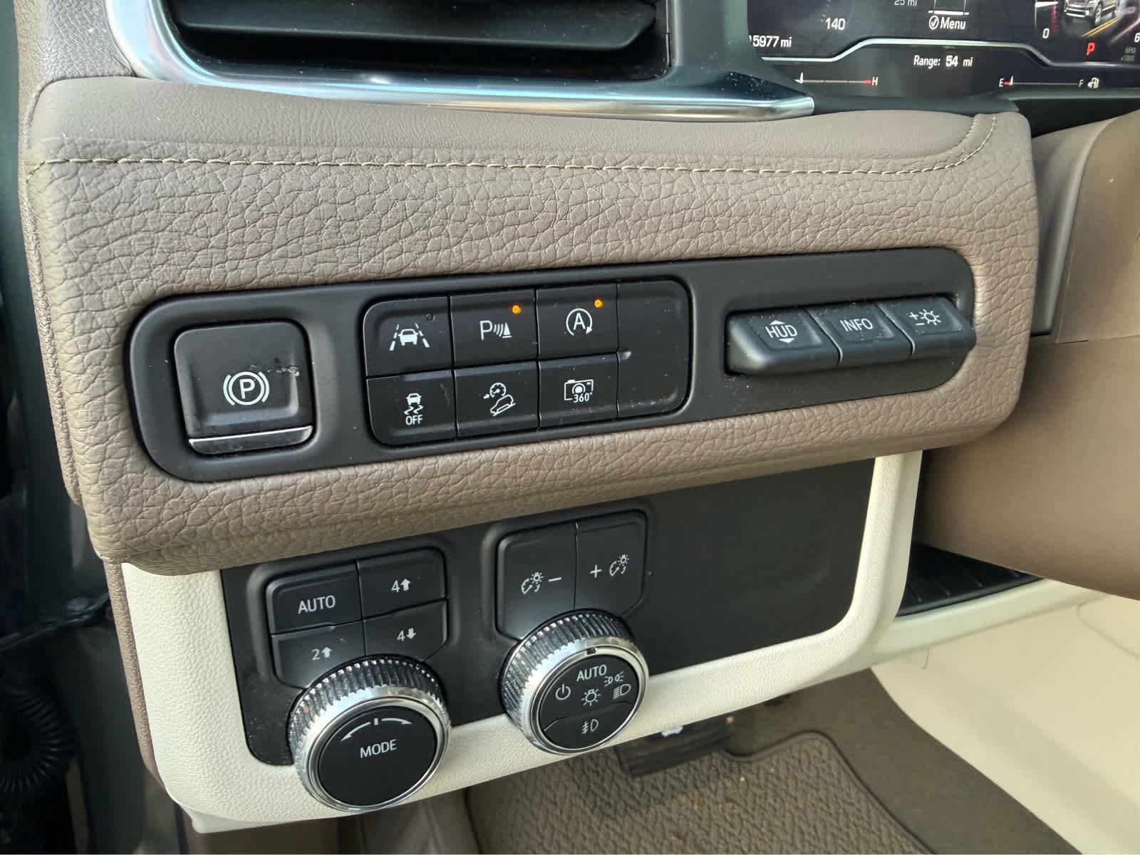 Used 2024 GMC Yukon Denali image 16