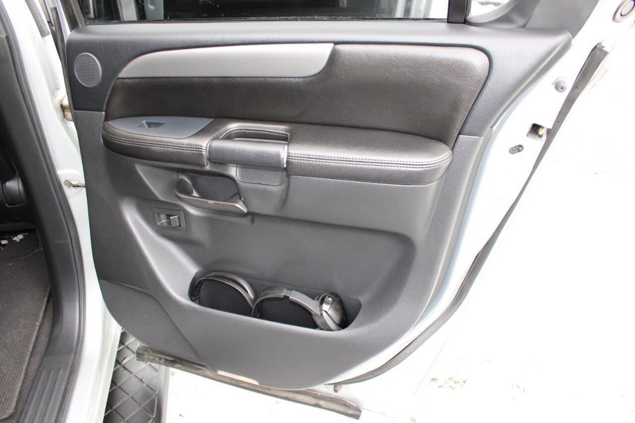 Used 2010 Nissan Armada SE image 26