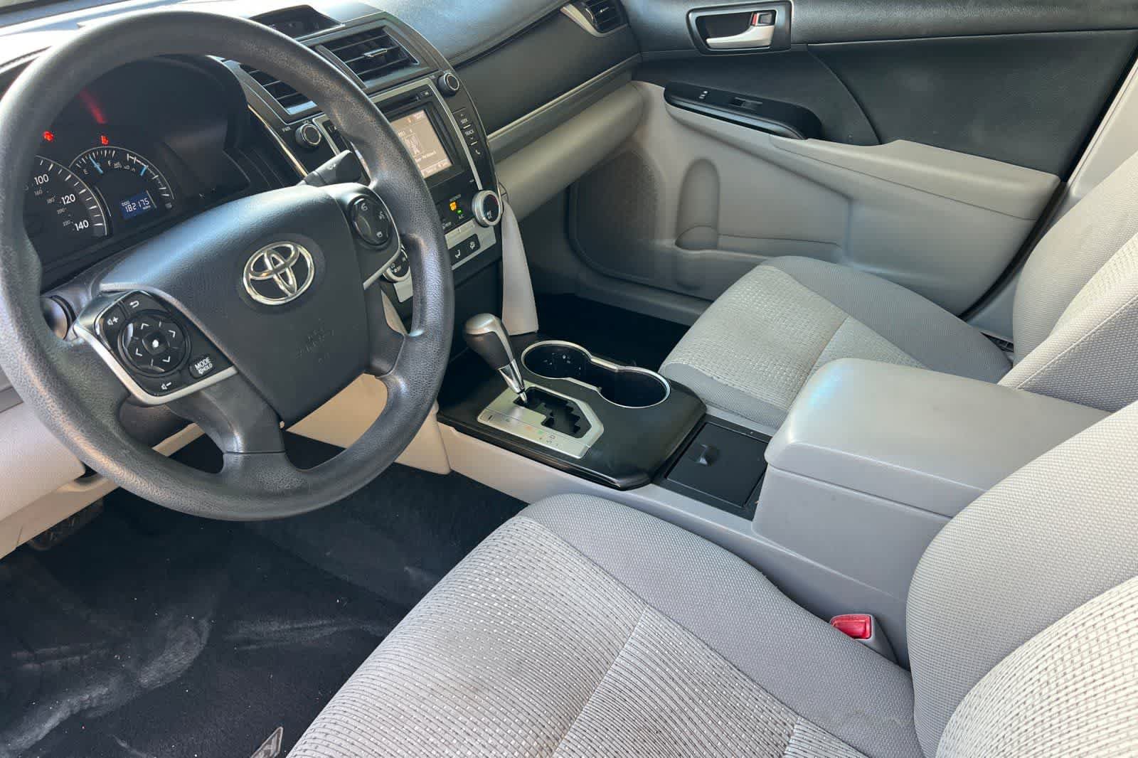 Used 2014 Toyota Camry LE FWD image 14