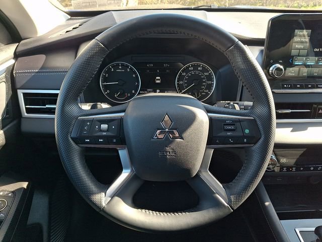 Used 2024 Mitsubishi Outlander SE image 19