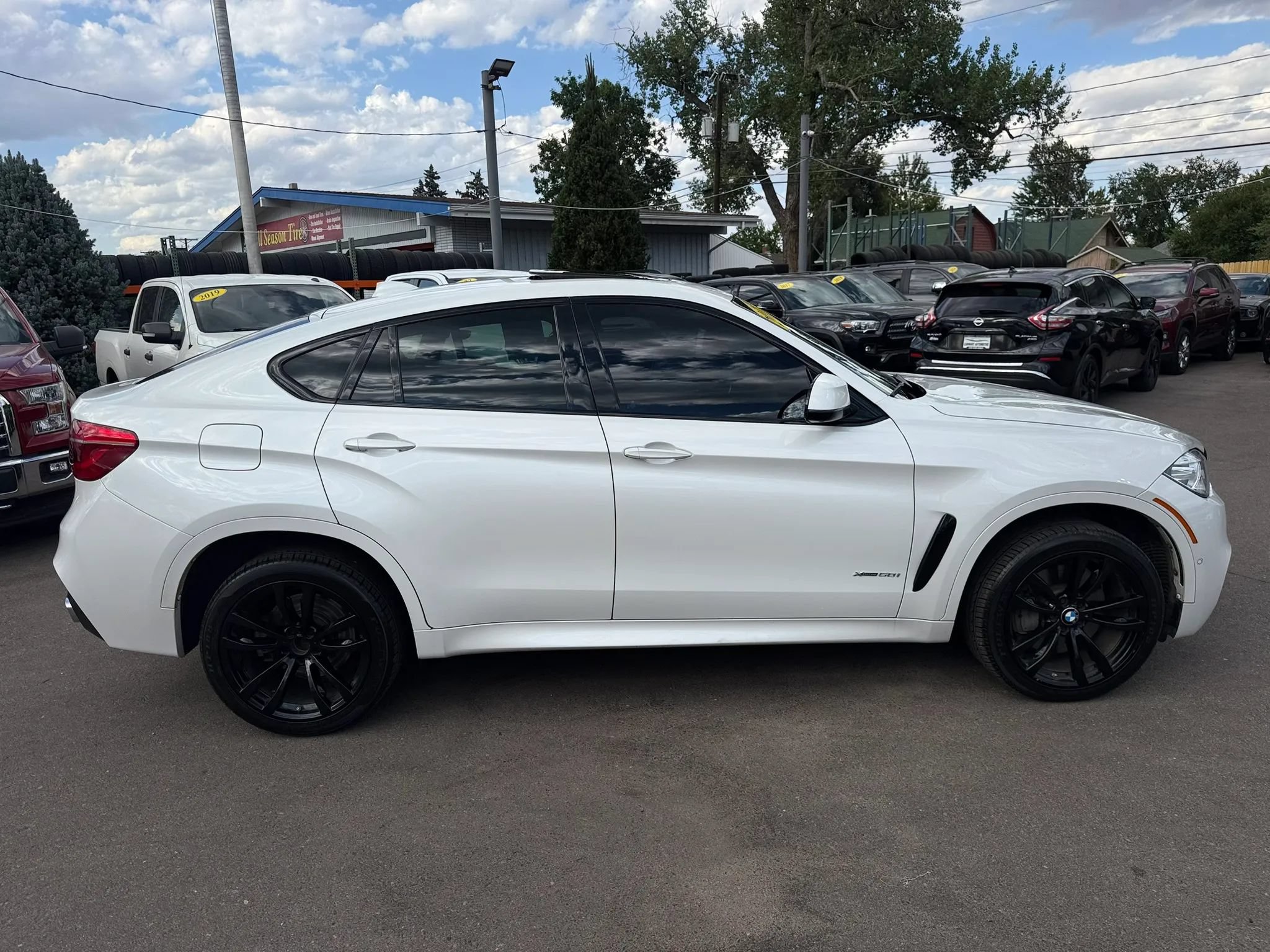 Used 2019 BMW X6 xDrive50i w/ M Sport Package AWD/4WD image 10