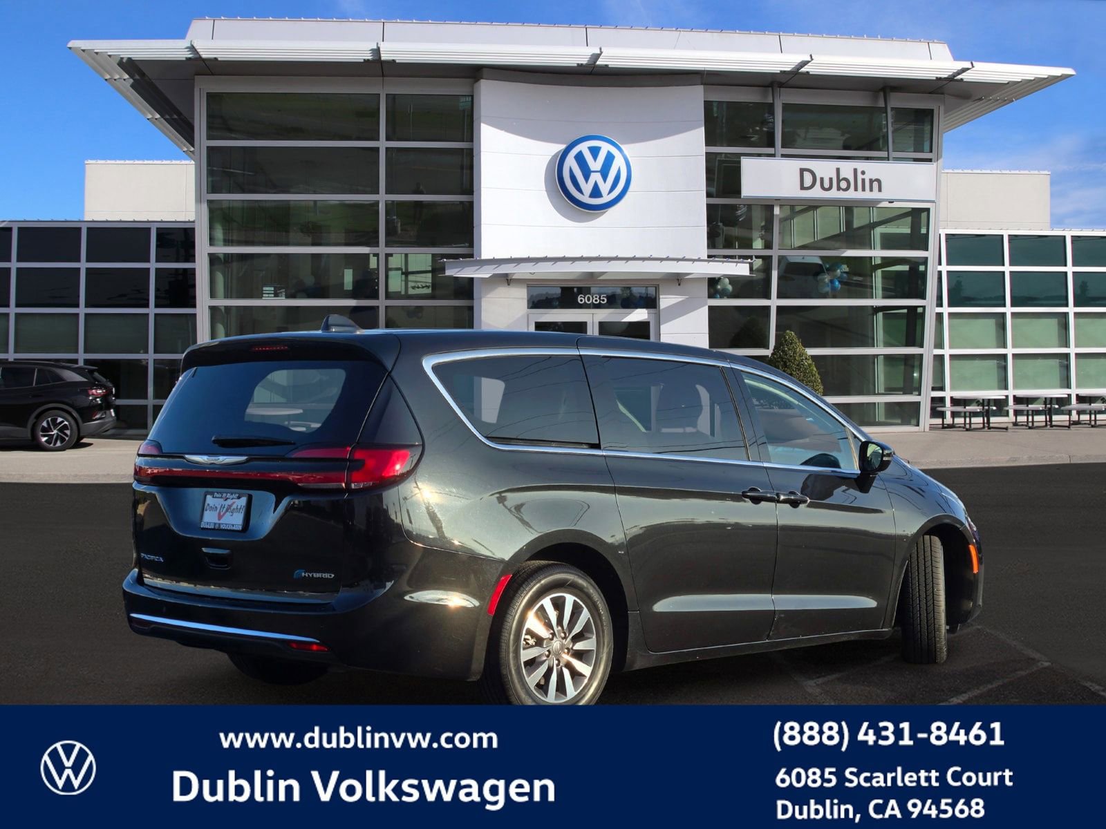 Used 2024 Chrysler Pacifica Select image 4