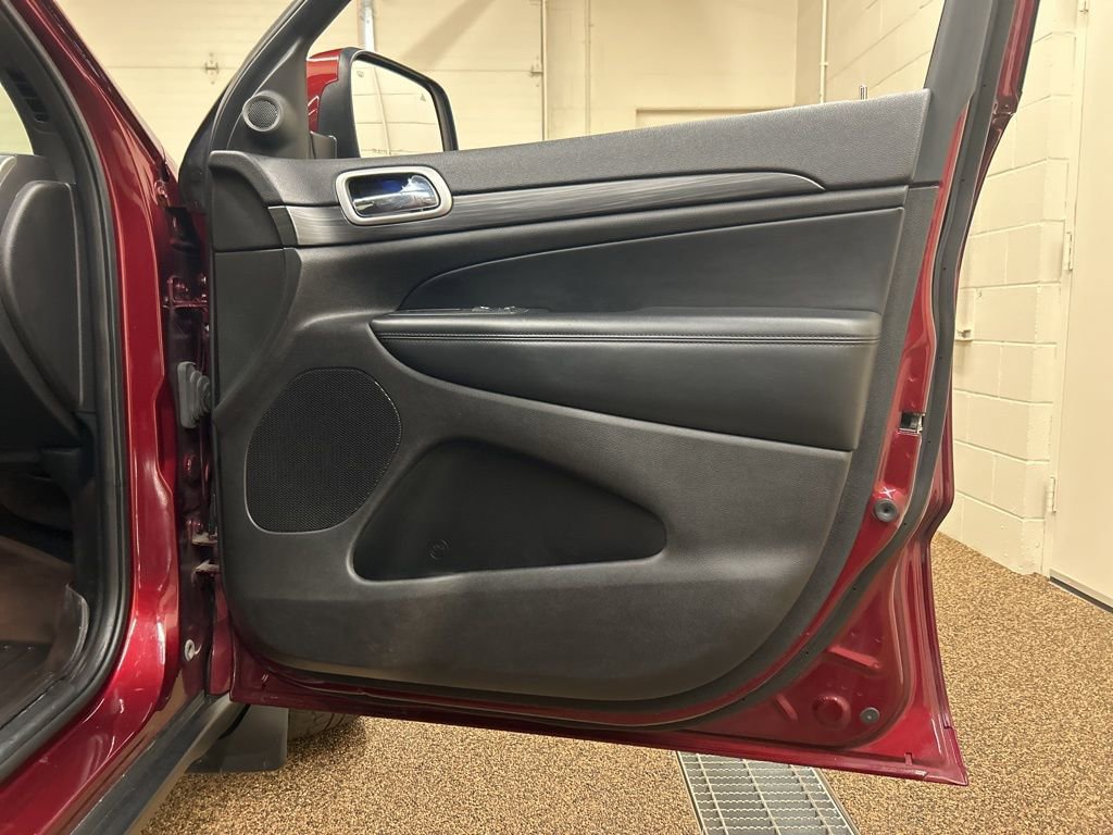 Used 2020 Jeep Grand Cherokee Laredo image 16