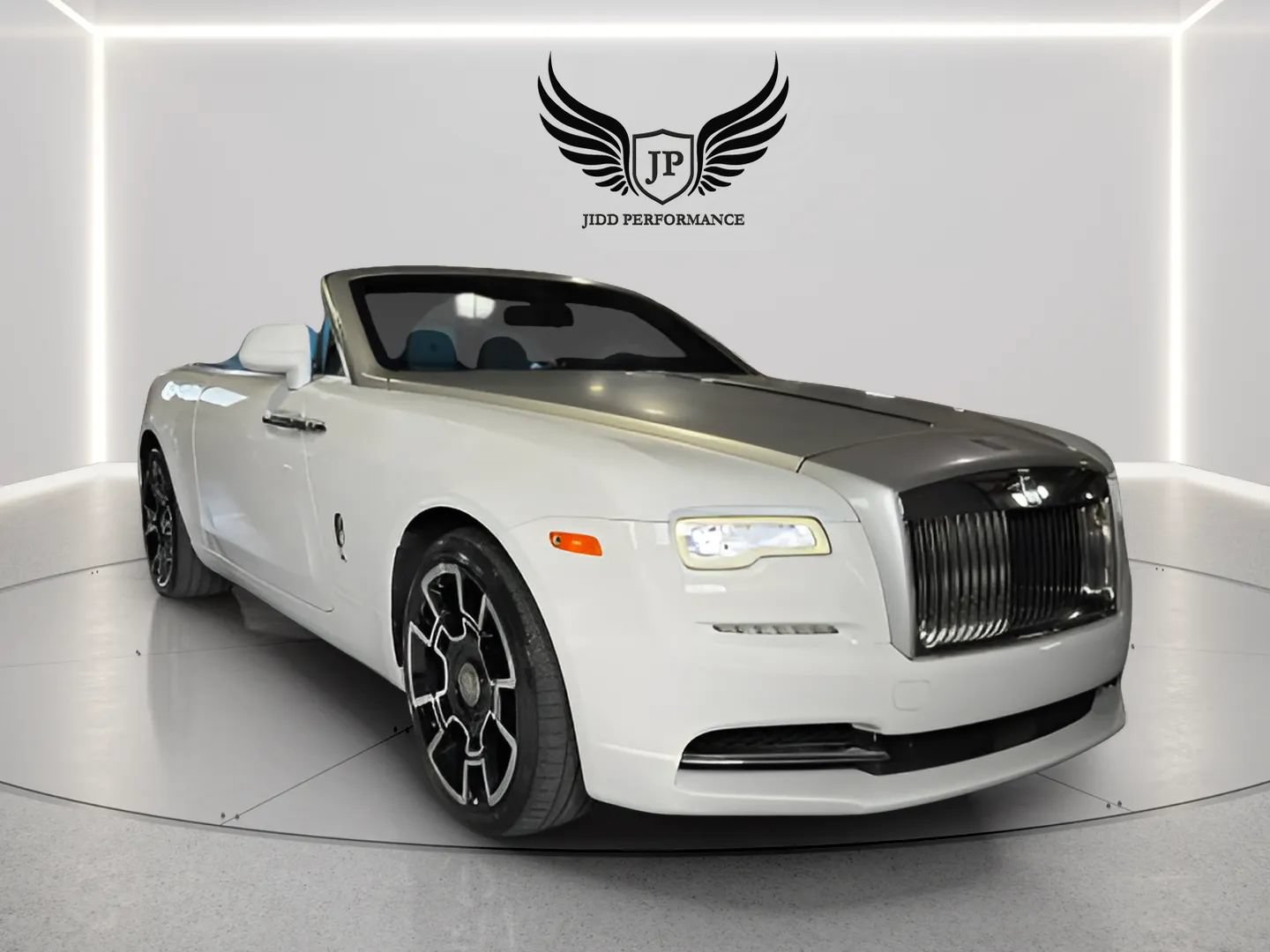 Used 2016 Rolls-Royce Dawn RWD image 2