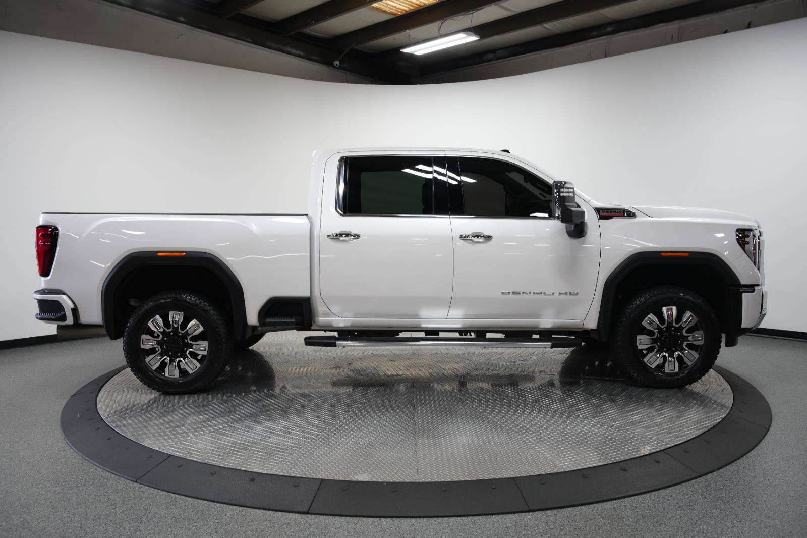 Used 2024 GMC Sierra 2500 Denali w/ Denali Reserve Package image 9