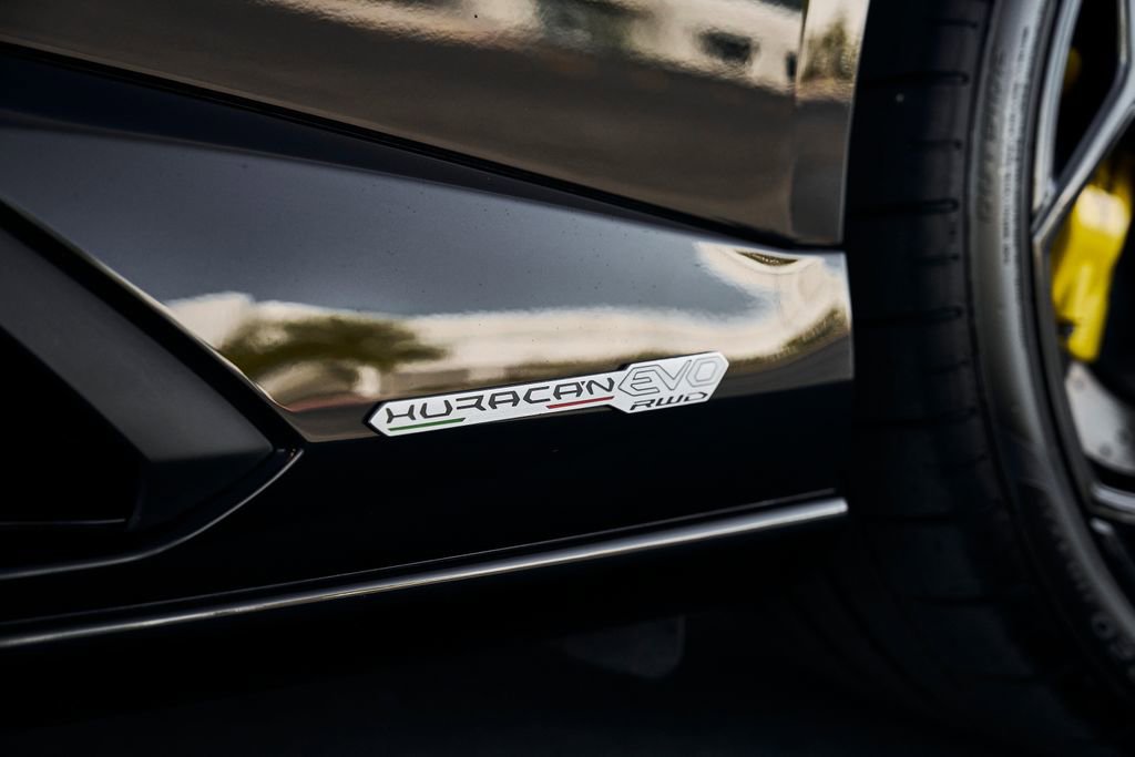 Used 2021 Lamborghini Huracan EVO image 6