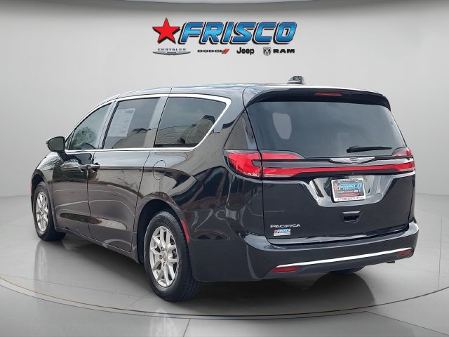 Used 2023 Chrysler Pacifica Touring-L FWD image 5