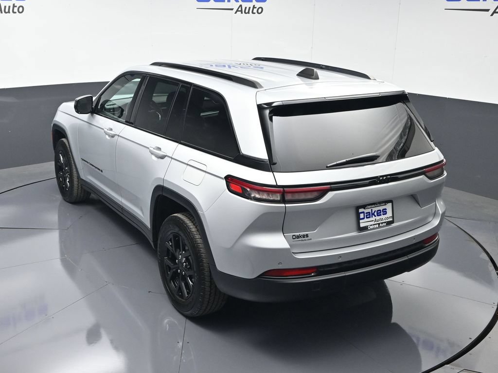 Used 2024 Jeep Grand Cherokee Altitude RWD image 48