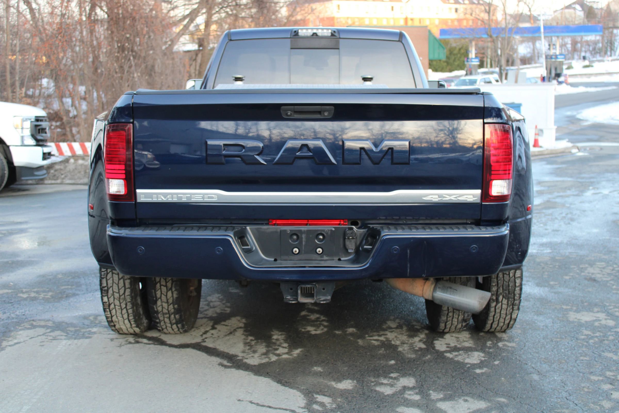 Used 2018 RAM 3500 Laramie Longhorn image 5