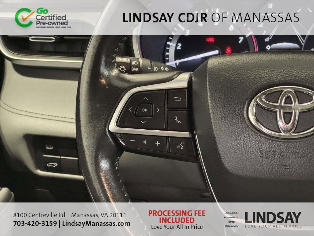 Used 2021 Toyota Highlander XLE AWD/4WD image 32