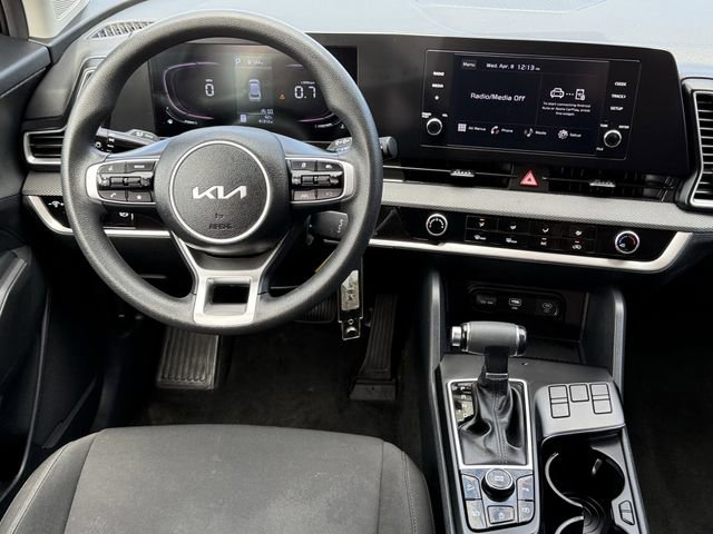 Used 2024 Kia Sportage LX image 9