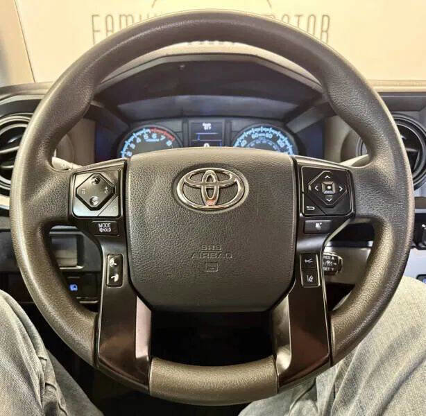 Used 2018 Toyota Tacoma SR image 12