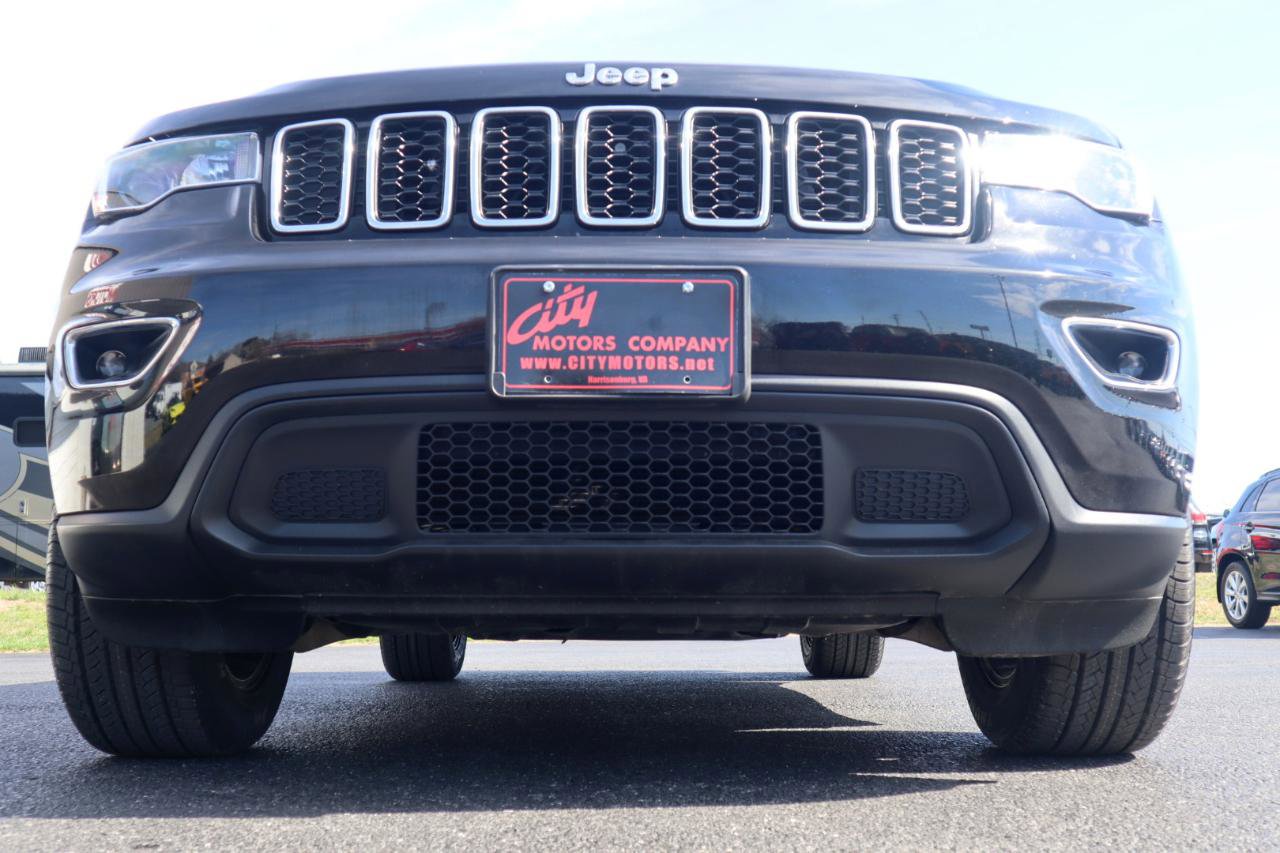 Used 2019 Jeep Grand Cherokee Laredo w/ 18" Wheel & 8.4" Radio Group image 5