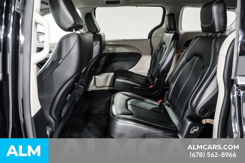 Used 2023 Chrysler Pacifica Touring-L FWD image 19