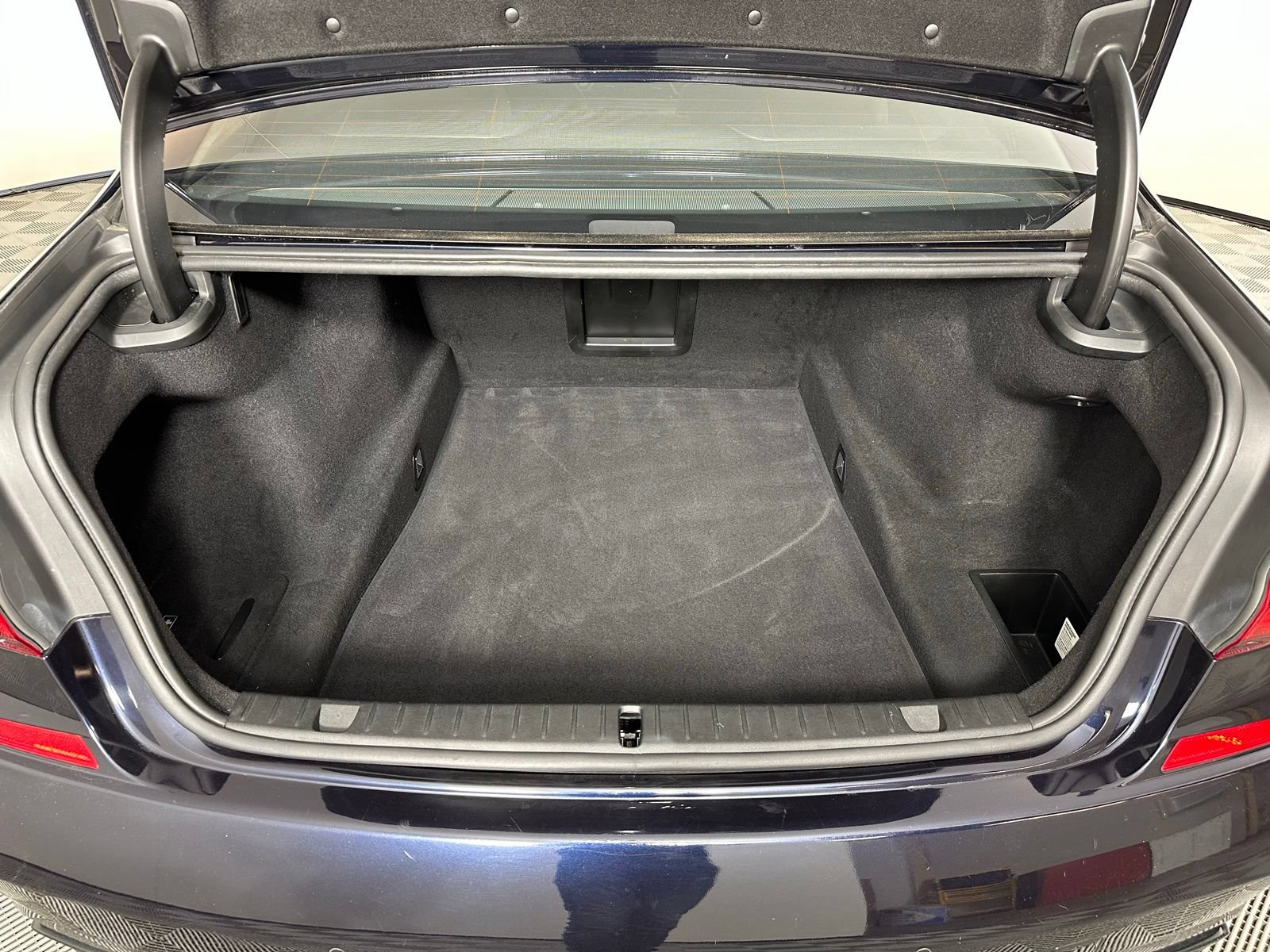 Used 2018 BMW 750i xDrive AWD/4WD image 16