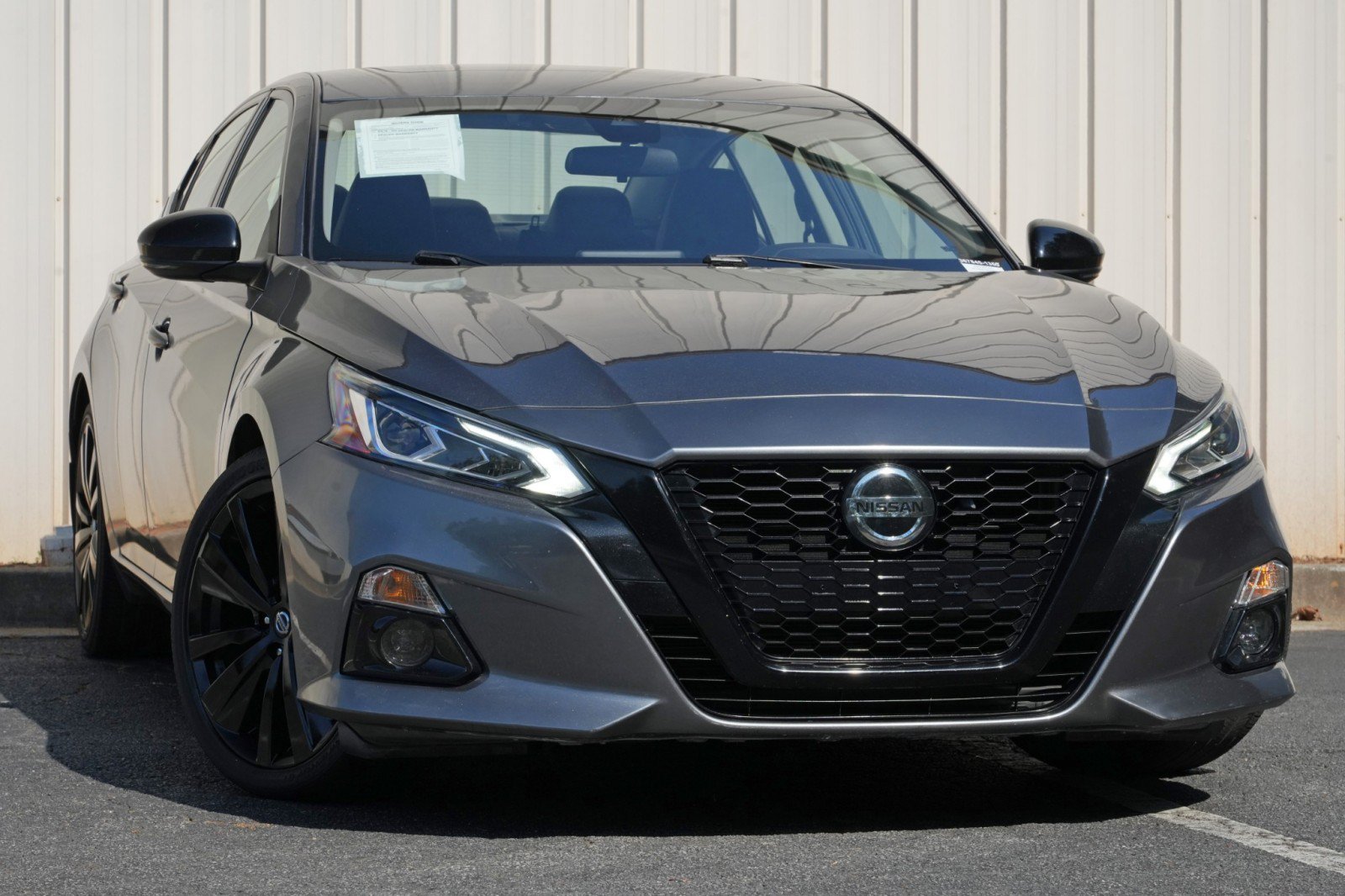 Used 2022 Nissan Altima 2.5 SR w/ Midnight Edition Package FWD image 2
