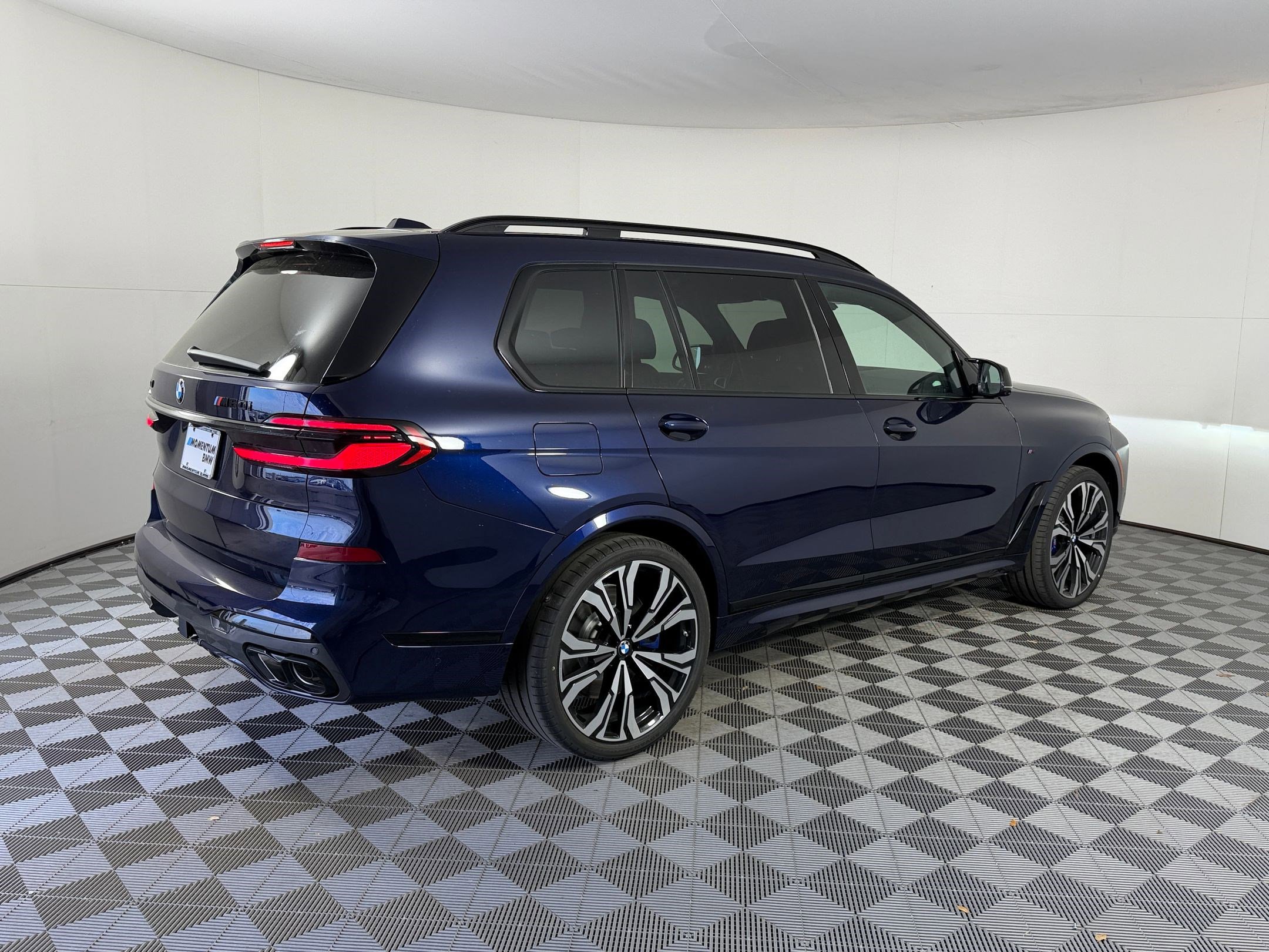 New 2026 BMW X7 M60i image 9