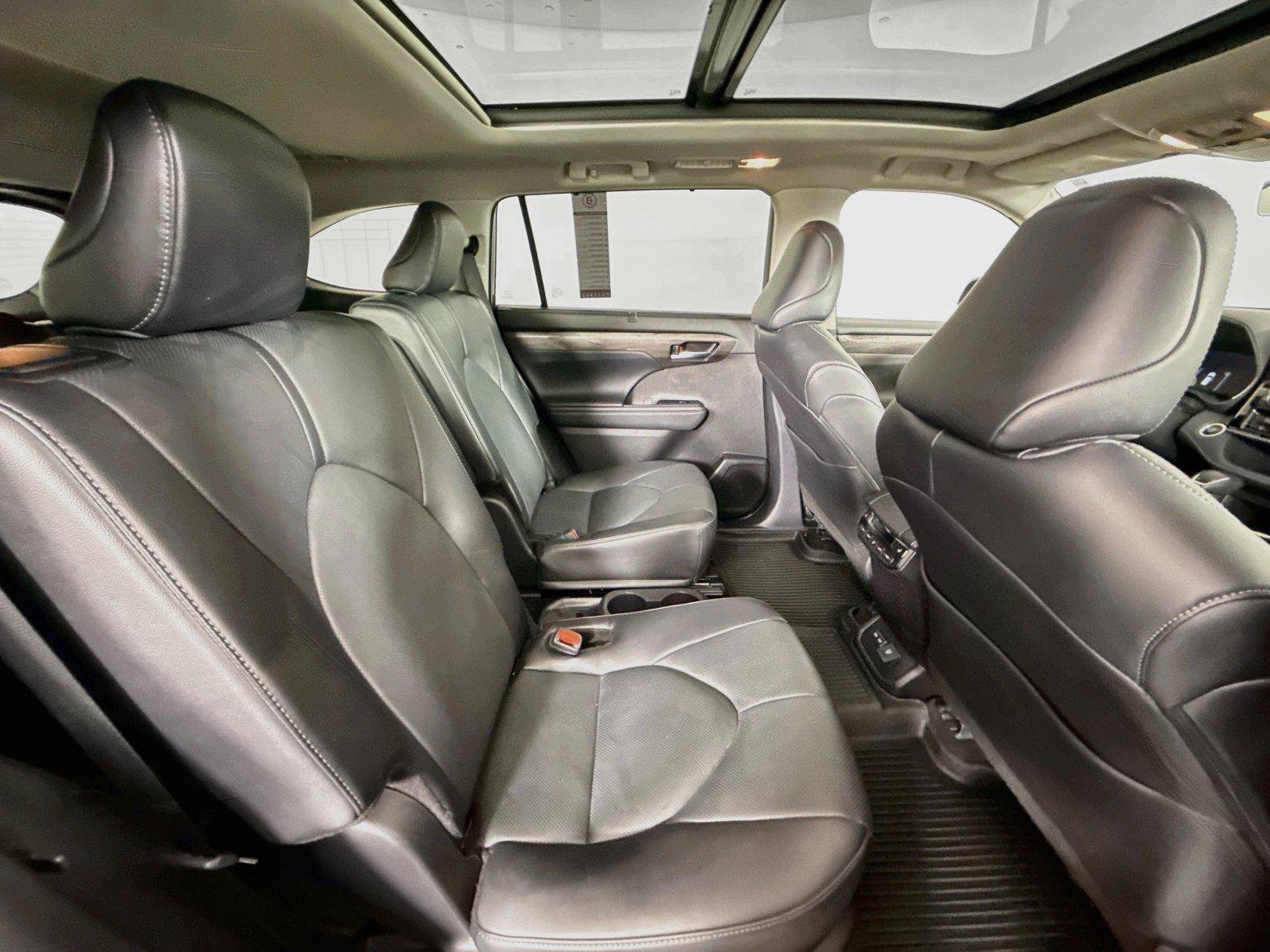Certified 2025 Toyota Highlander Platinum AWD/4WD image 47