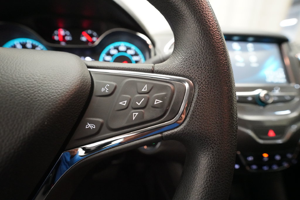 Used 2018 Chevrolet Cruze LT w/ Convenience Package FWD image 18