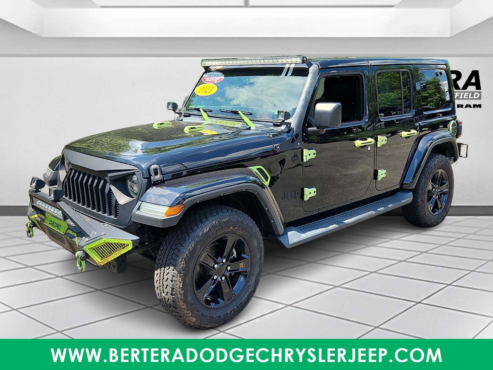 Used 2021 Jeep Wrangler Unlimited Sahara AWD/4WD image 3