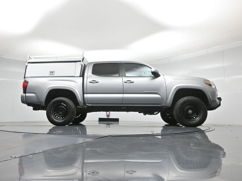 Used 2020 Toyota Tacoma SR5 AWD/4WD image 3