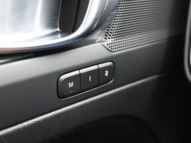 Used 2023 Volvo XC40 B5 Plus w/ Climate Package image 28