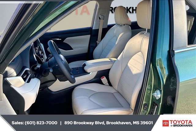 Used 2024 Toyota Highlander XLE image 18