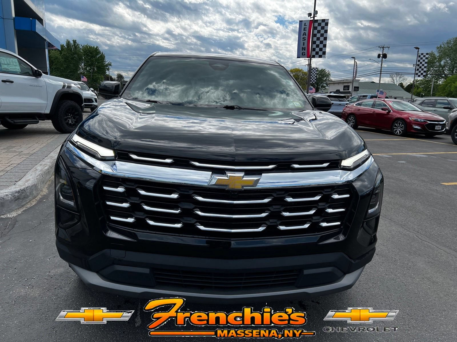 Used 2025 Chevrolet Equinox LT AWD/4WD image 2