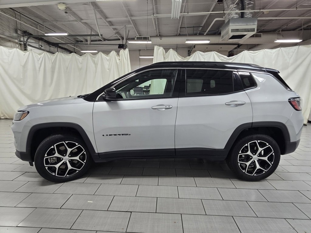 Used 2024 Jeep Compass Limited image 13
