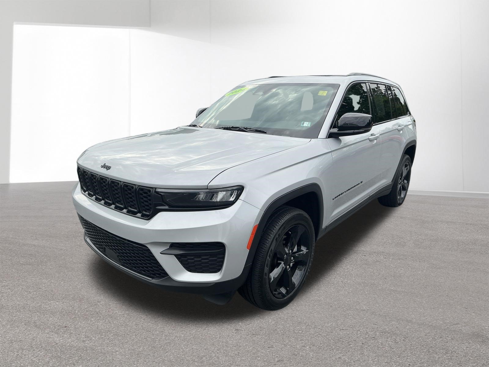 Used 2024 Jeep Grand Cherokee Altitude AWD/4WD image 7