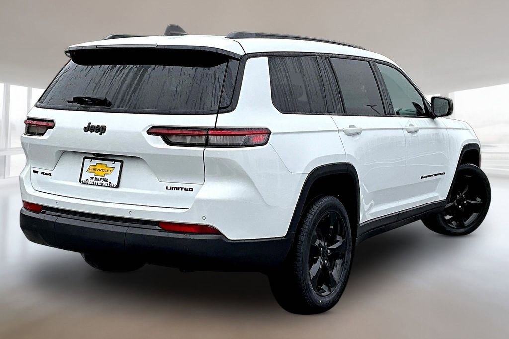 Used 2023 Jeep Grand Cherokee L Limited w/ Black Appearance Package AWD/4WD image 6