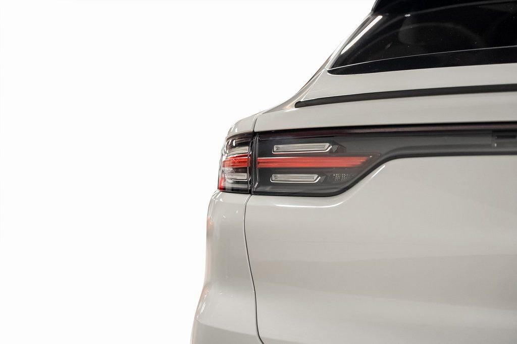 Used 2023 Porsche Cayenne Platinum Edition AWD/4WD image 21