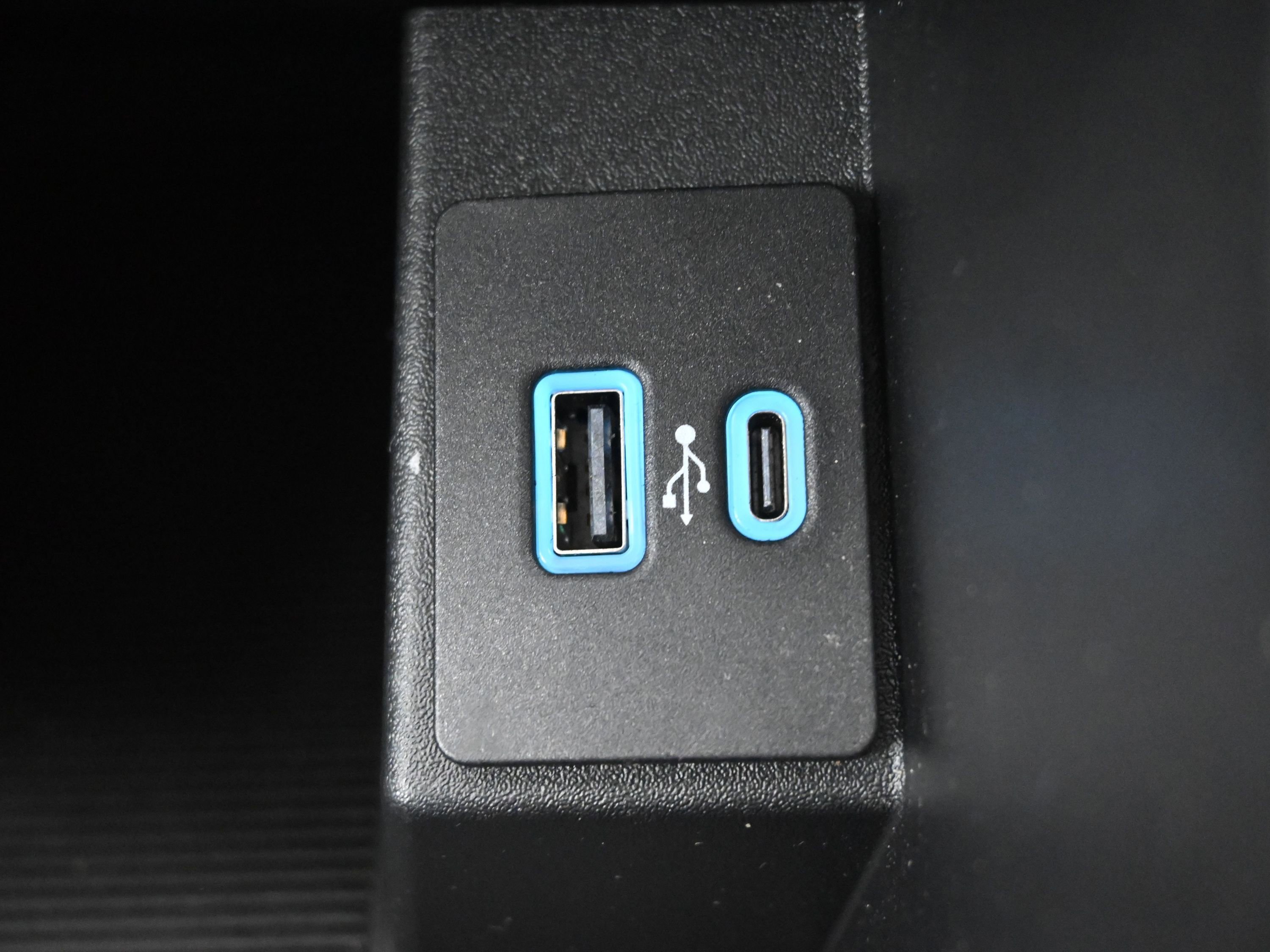 Used 2024 Ford Edge SE w/ Black Appearance Package image 17