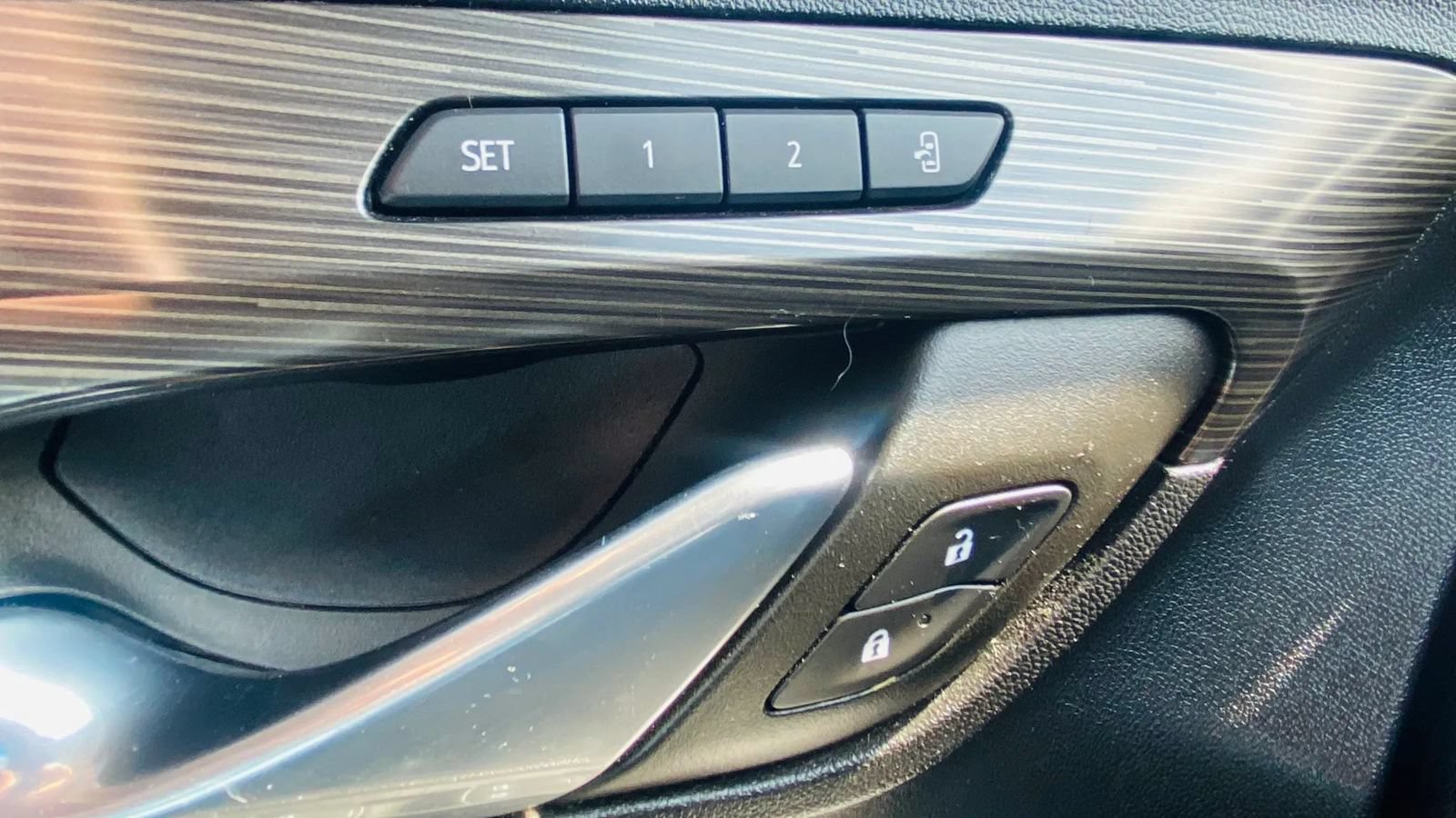Used 2023 GMC Terrain SLT AWD/4WD image 11