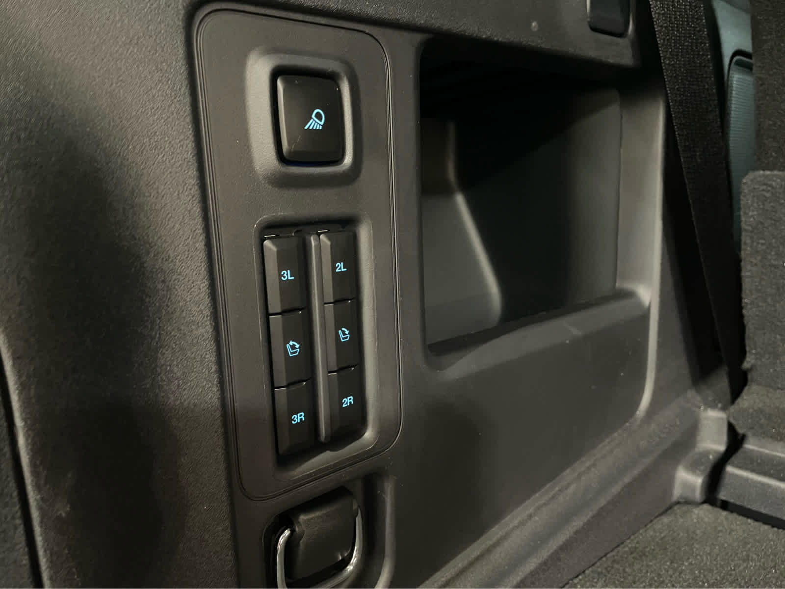 Used 2025 Ford Expedition Platinum w/ Stealth Performance Package AWD/4WD image 41