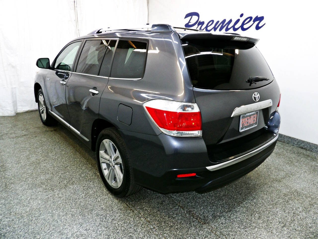 Used 2012 Toyota Highlander Limited w/ Tow Pkg AWD/4WD image 4