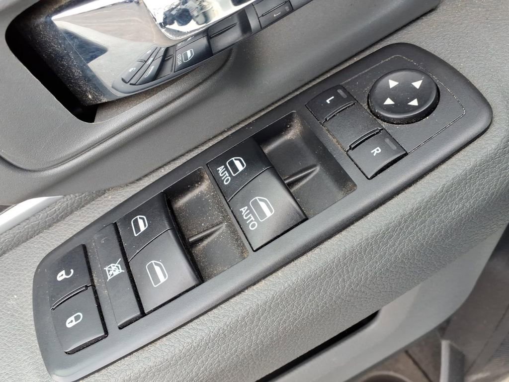 Used 2018 RAM 1500 Classic SLT image 17