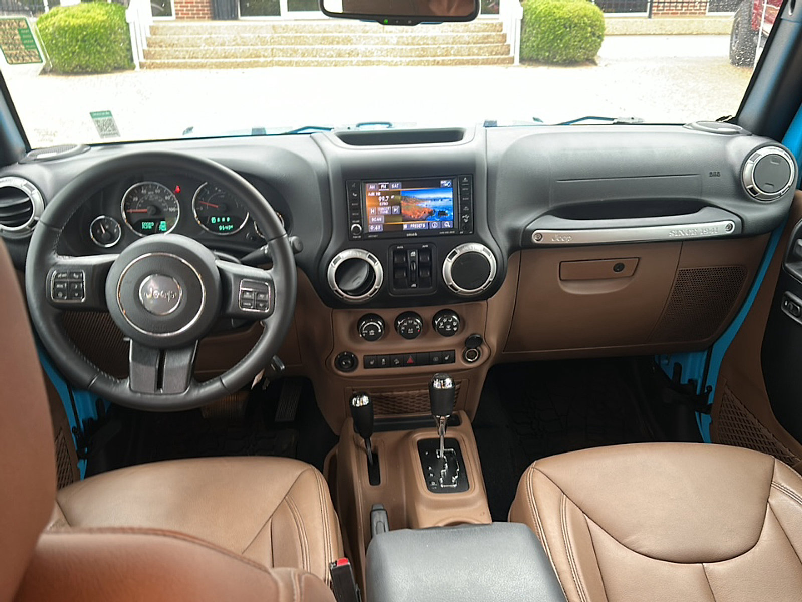 Used 2018 Jeep Wrangler Unlimited Sahara w/ Connectivity Group AWD/4WD image 11