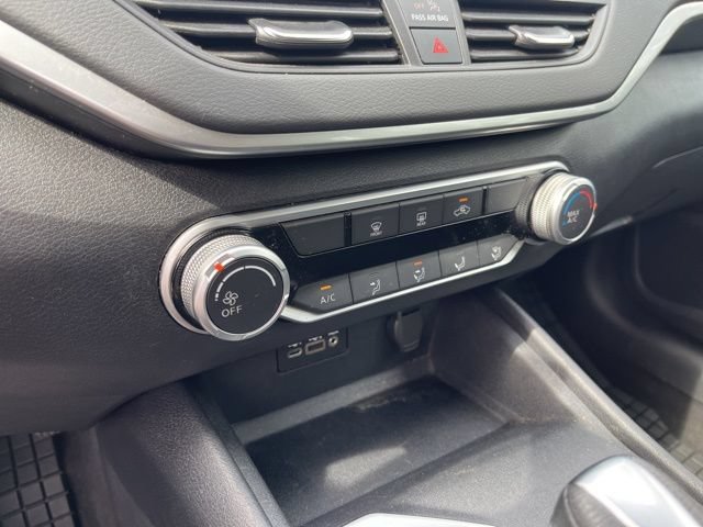 Used 2022 Nissan Altima 2.5 SV FWD image 24