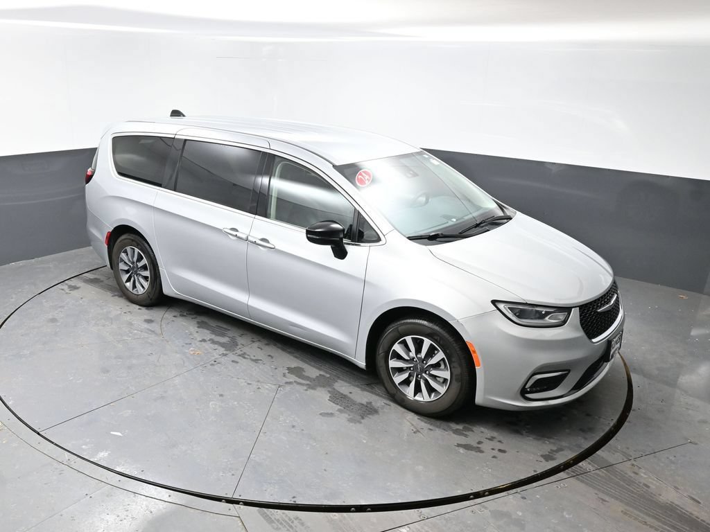 Used 2024 Chrysler Pacifica Limited FWD image 42