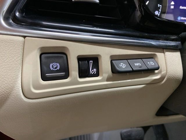 Used 2023 Cadillac XT6 Premium Luxury w/ Technology Package AWD/4WD image 33