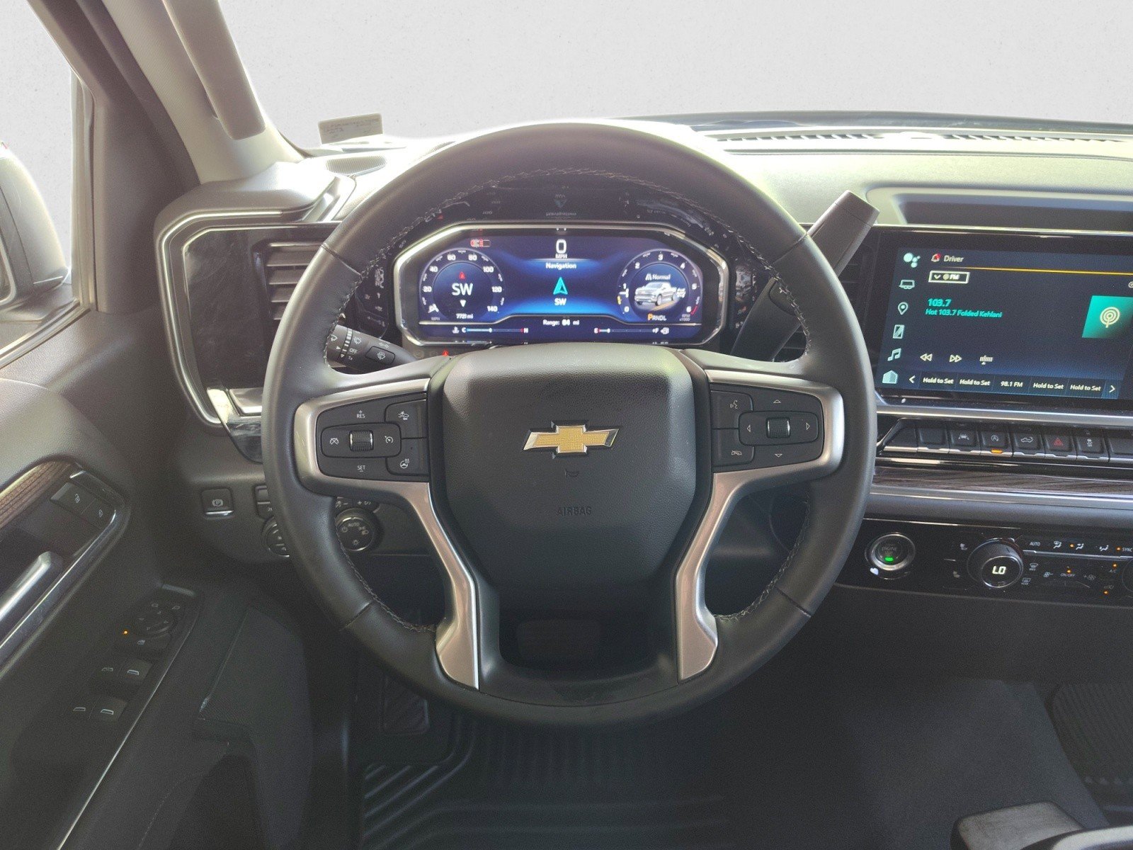 Used 2024 Chevrolet Silverado 1500 LT AWD/4WD image 13