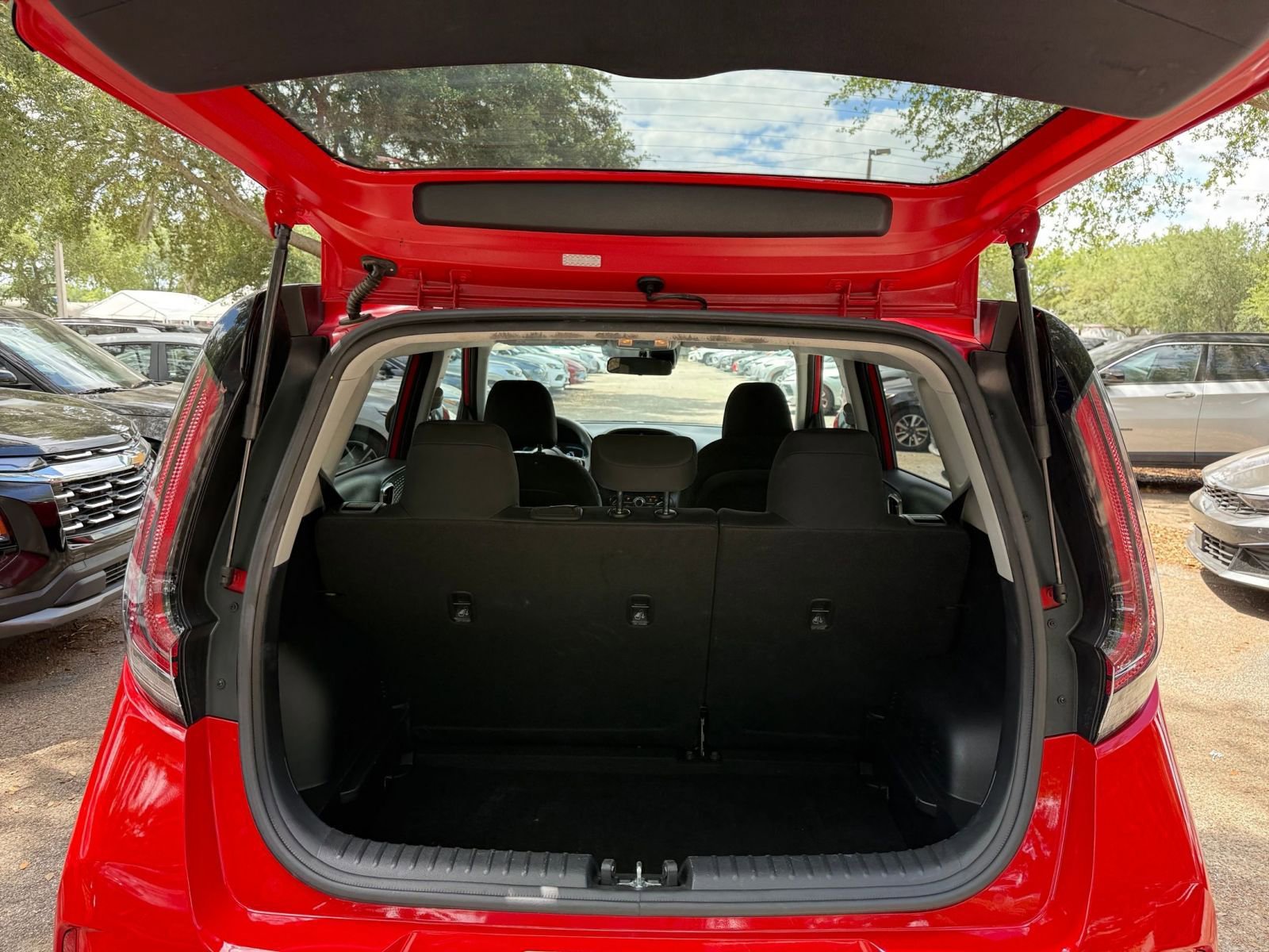 Used 2025 Kia Soul LX w/ LX Technology Package FWD image 38