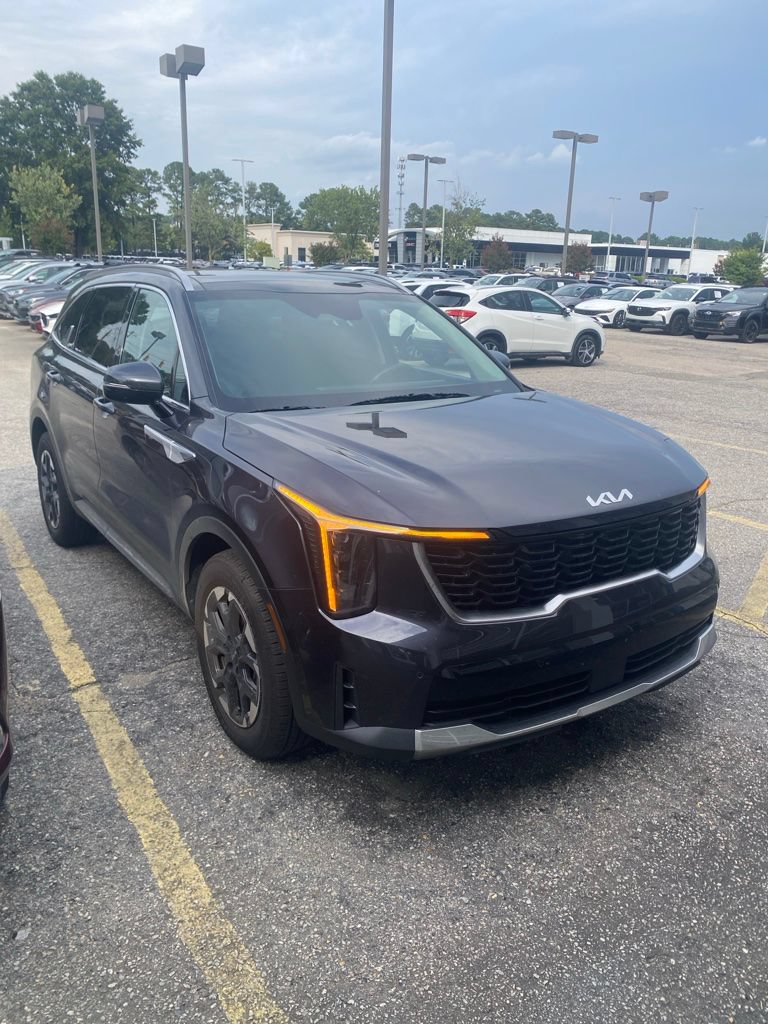 Used 2025 Kia Sorento S w/ Panoramic Sunroof Package FWD image 2
