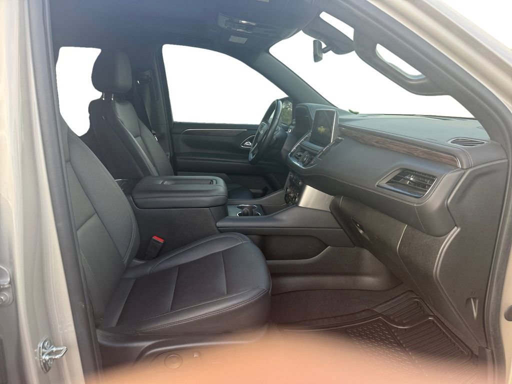 Used 2022 Chevrolet Suburban LT w/ Luxury Package image 15
