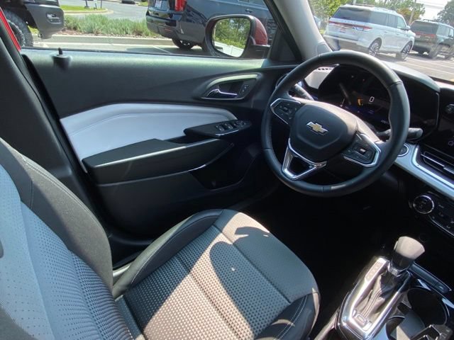 Used 2026 Chevrolet Trax LT w/ Driver Confidence Package FWD image 23