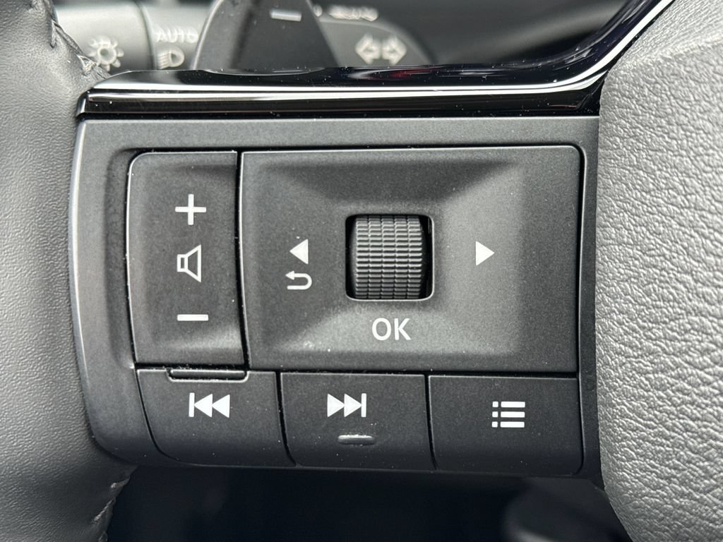Used 2025 Nissan Rogue SL w/ Tech Package AWD/4WD image 21