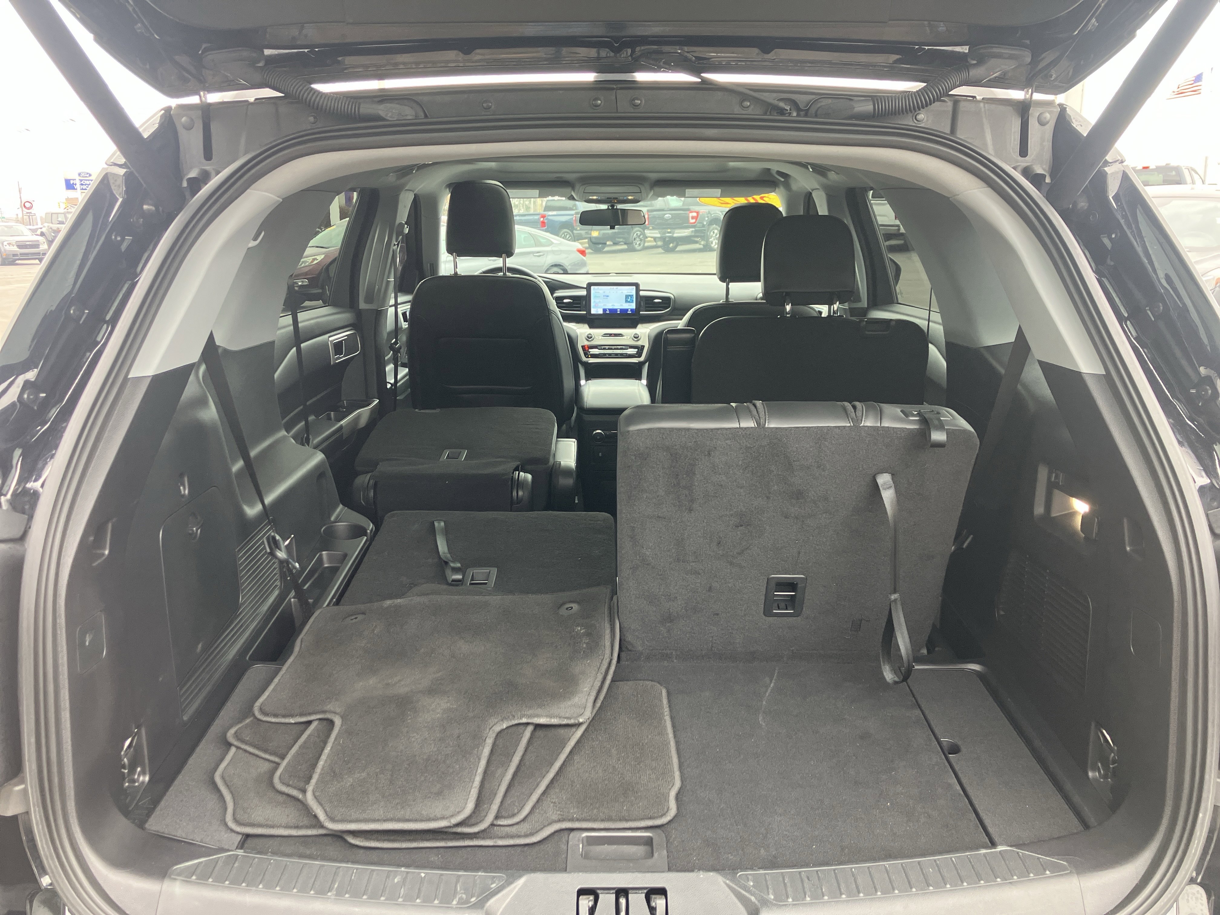 Used 2022 Ford Explorer XLT w/ Equipment Group 202A image 12