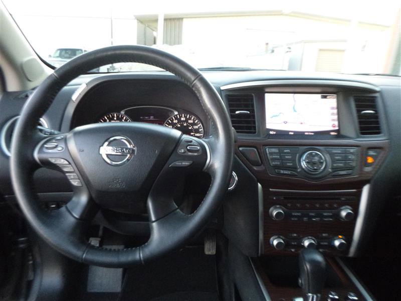 Used 2017 Nissan Pathfinder Platinum w/ Cargo Package image 12