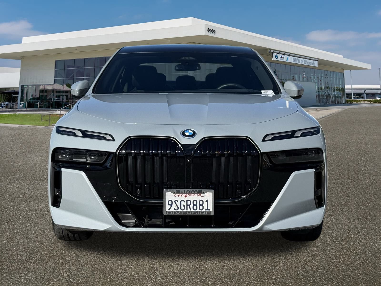 Used 2025 BMW i7 eDrive50 w/ M Sport Package image 3